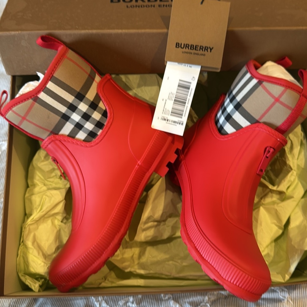 Brand new Burberry Kids rain boots unisex - Picture 2 of 6